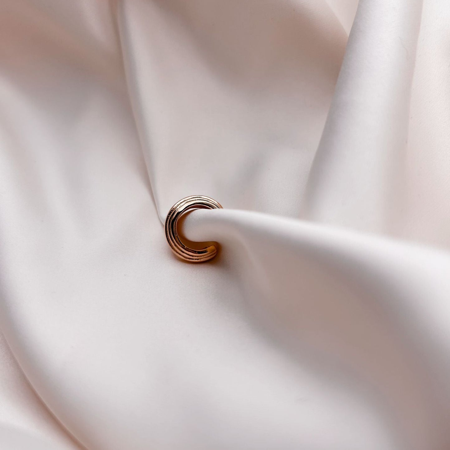 Ear Cuff Striped Gold